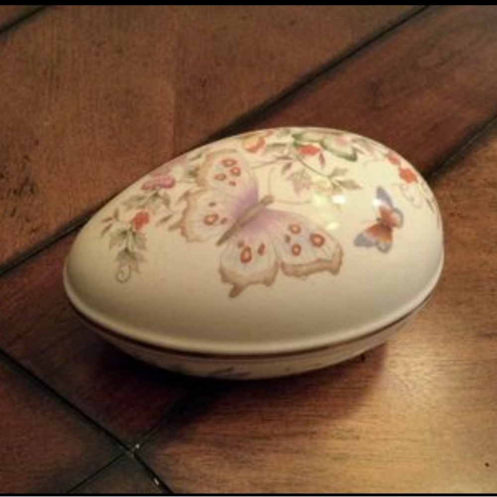 Vintage Chinoiserie Porcelain Egg 1974 Avon